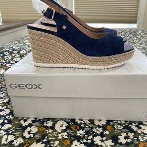 NWT Geox blue suede espadrilles size 7.5 with 3” heel